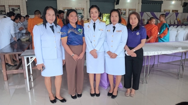 พิธีถวายเครื่องราชสักการะและวางพานพุ่มเนื่องในโอกาสวันเฉลิมพระชนมพรรษาสมเด็จพระนางเจ้าฯ พระบรมราชินี