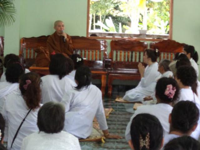 โครงการปฏิบัติธรรมเฉลิมพระเกียรติพระบาทสมเด็จพระเจ้าอยู่หัว ประจำปี 2556